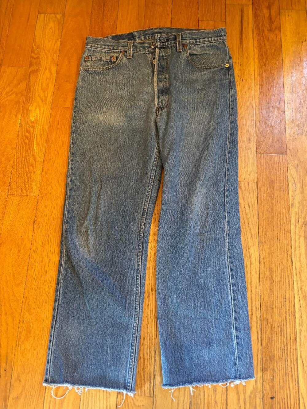 VINTAGE 1994 LEVI 501 BEAUTIFUL MID BLUE COLOR AND WASH 16.5 INCH WAIST